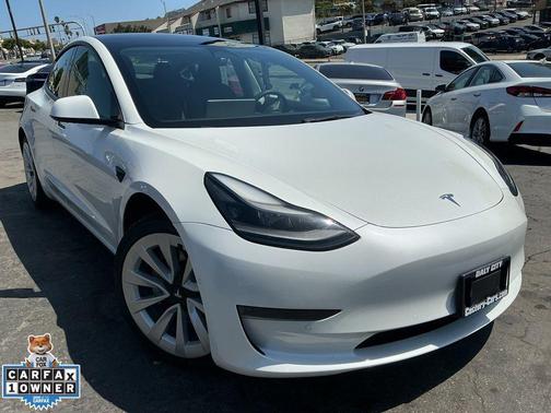 Pearl White Multi-Coat 2022 Tesla Model 3 Standard Range
