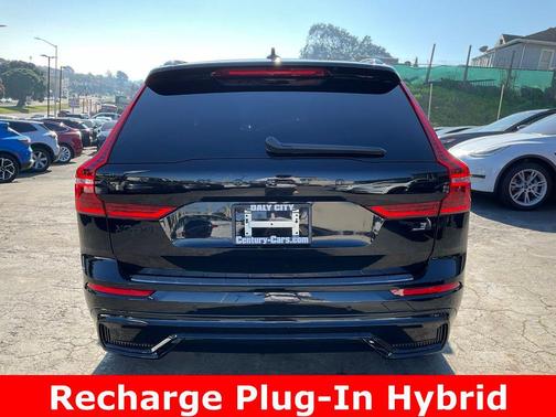 2024 Volvo XC60 Recharge Plug-In Hybrid T8 Ultimate Black Edition
