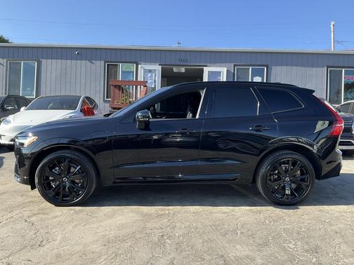 2024 Volvo XC60 Recharge Plug-In Hybrid T8 Ultimate Black Edition
