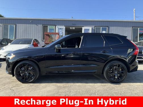 2024 Volvo XC60 Recharge Plug-In Hybrid T8 Ultimate Black Edition