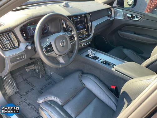 2024 Volvo XC60 Recharge Plug-In Hybrid T8 Ultimate Black Edition