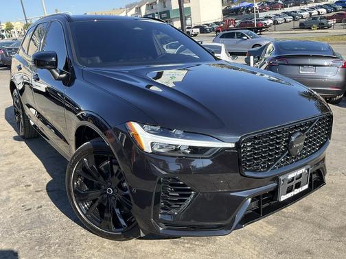 2024 Volvo XC60 Recharge Plug-In Hybrid T8 Ultimate Black Edition