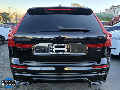 2024 Volvo XC60 Recharge Plug-In Hybrid T8 Ultimate Black Edition