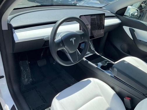 Pearl White Multi-Coat 2021 Tesla Model Y Standard Range Rear-Wheel Drive
