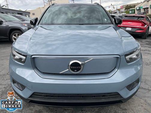 Thunder Grey Metallic 2022 Volvo XC40 Recharge Pure Electric P8 Twin Plus