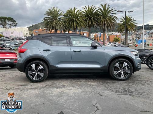 Thunder Grey Metallic 2022 Volvo XC40 Recharge Pure Electric P8 Twin Plus