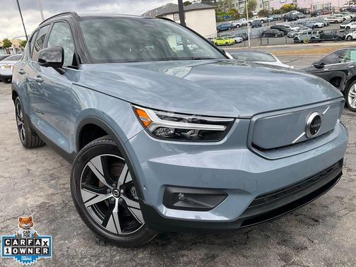 Thunder Grey Metallic 2022 Volvo XC40 Recharge Pure Electric P8 Twin Plus