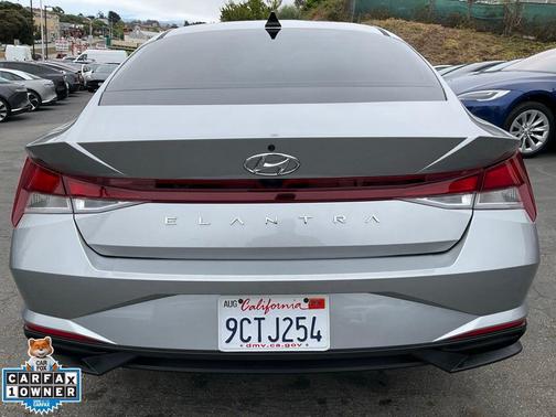 Shimmering Silver Pearl 2023 Hyundai ELANTRA SEL