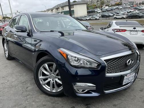 2018 INFINITI Q70 3.7 LUXE