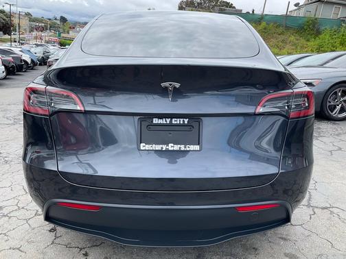 Stealth Gray 2024 Tesla Model Y Standard Range