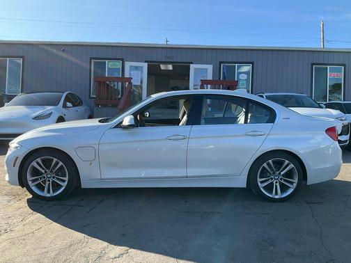 2017 BMW 330e iPerformance