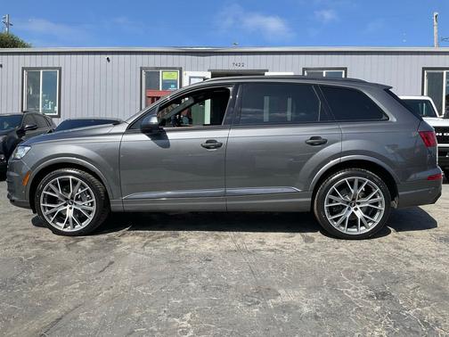Samurai Gray Metallic 2019 Audi Q7 55 Prestige