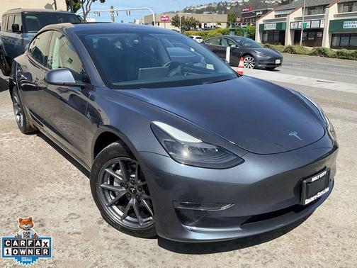 Midnight Silver Metallic 2023 Tesla Model 3 Standard Range