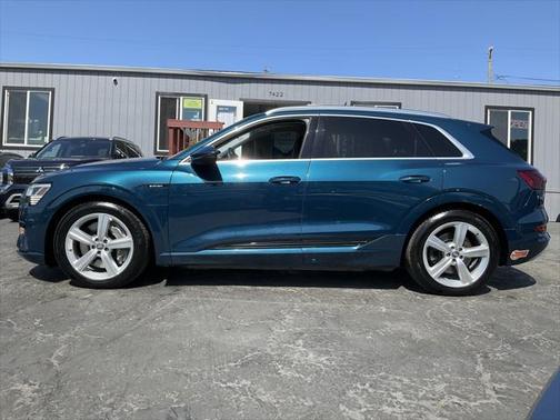 2019 Audi e-tron Premium Plus