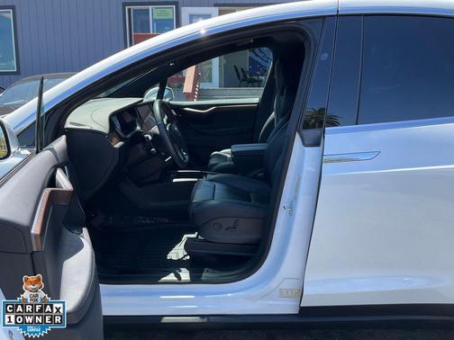 Pearl White Multi-Coat 2019 Tesla Model X Standard Range