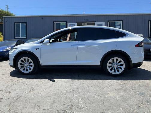 Pearl White Multi-Coat 2019 Tesla Model X Standard Range