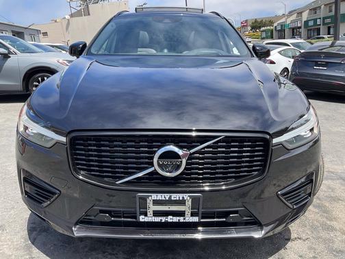 Onyx Black Metallic 2021 Volvo XC60 Recharge Plug-In Hybrid T8 R-Design