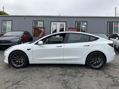 2022 Tesla Model 3 Long Range