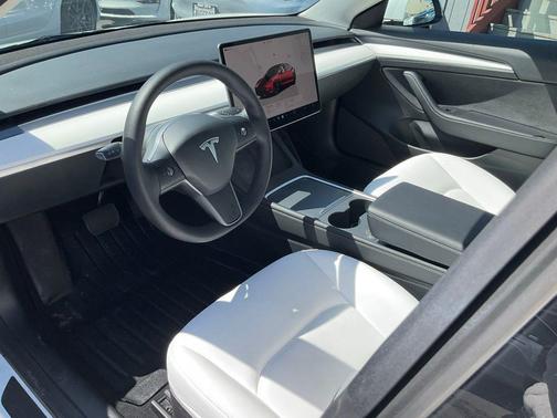 Pearl White Multi-Coat 2023 Tesla Model 3 Standard Range