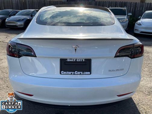 Pearl White Multi-Coat 2023 Tesla Model 3 Performance