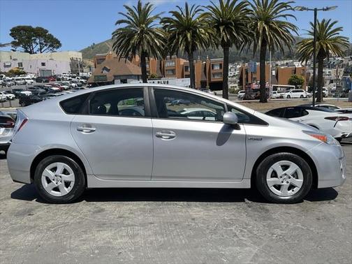2010 Toyota Prius III