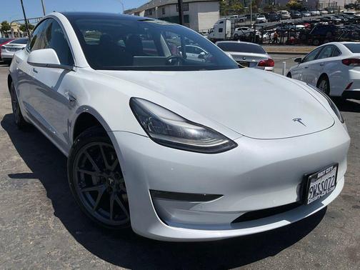 Pearl White Multi-Coat 2019 Tesla Model 3 Mid Range
