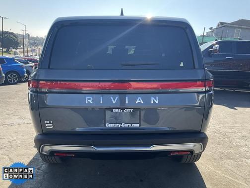 2024 Rivian R1S Adventure