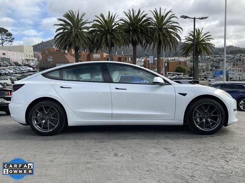 2022 Tesla Model 3 Standard Range