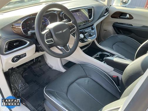 2022 Chrysler Pacifica Hybrid Limited