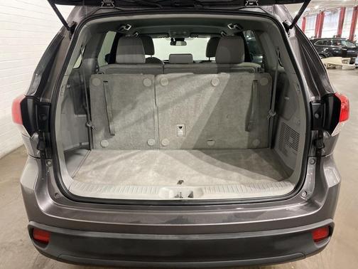 2017 Toyota Highlander LE I4