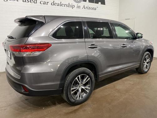 2017 Toyota Highlander LE I4