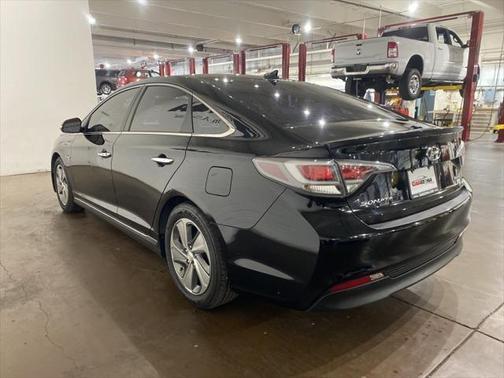 2016 Hyundai SONATA Hybrid Limited