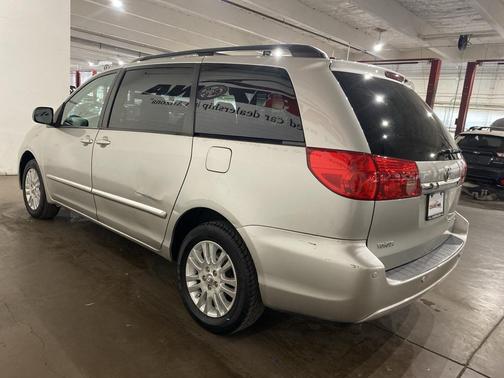 2010 Toyota Sienna XLE Limited