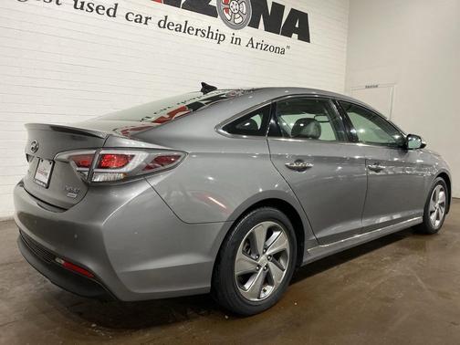 2017 Hyundai SONATA Hybrid Limited