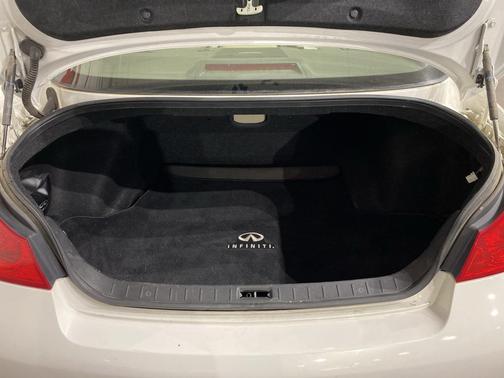 2010 INFINITI G37x Base