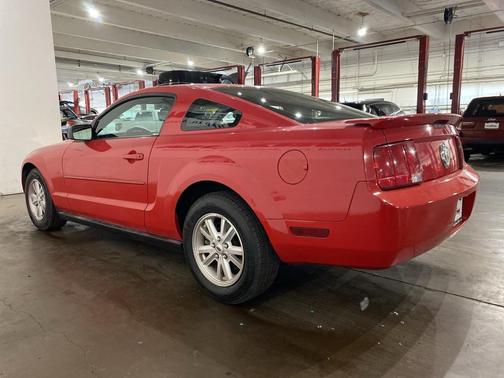 2007 Ford Mustang Deluxe