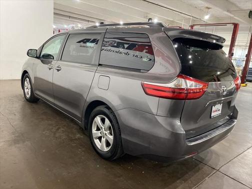 2017 Toyota Sienna LE