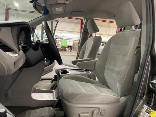 2017 Toyota Sienna LE