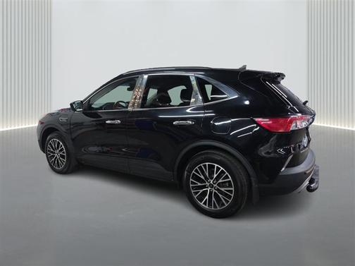 2022 Ford Escape PHEV Titanium