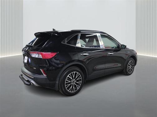2022 Ford Escape PHEV Titanium