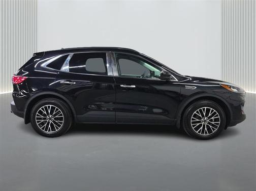 2022 Ford Escape PHEV Titanium