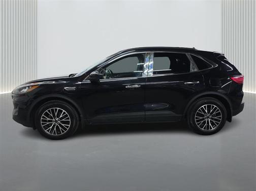 2022 Ford Escape PHEV Titanium