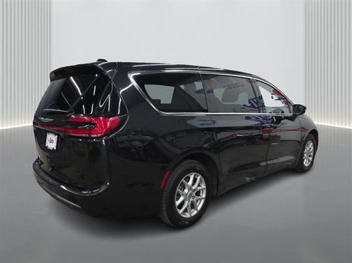 2023 Chrysler Pacifica Touring-L