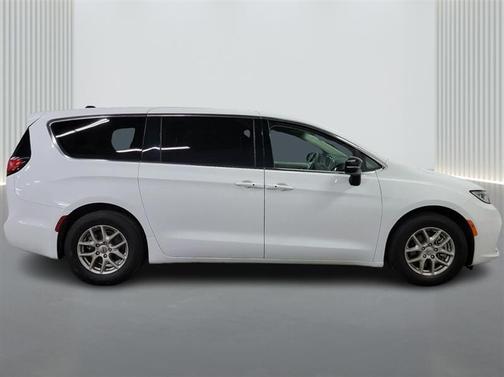 2024 Chrysler Pacifica Touring-L
