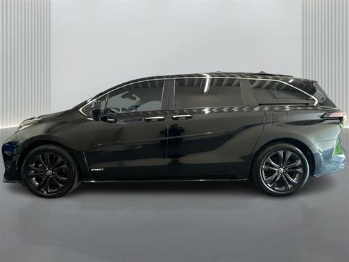 Black 2021 Toyota Sienna XSE 7 Passenger