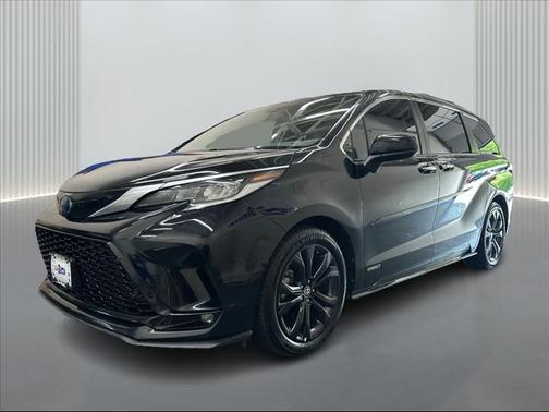 Black 2021 Toyota Sienna XSE 7 Passenger