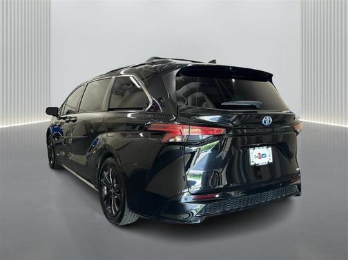 Black 2021 Toyota Sienna XSE 7 Passenger