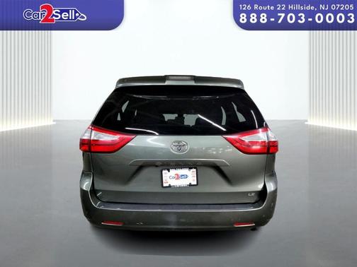 2018 Toyota Sienna LE