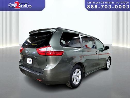 2018 Toyota Sienna LE