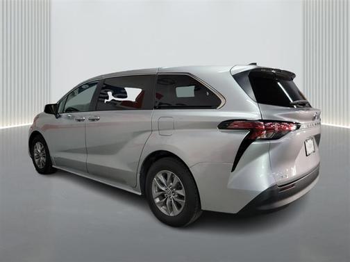 2021 Toyota Sienna LE